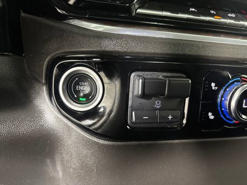 Used 2025 GMC Sierra 1500 SLT AWD/4WD image 22