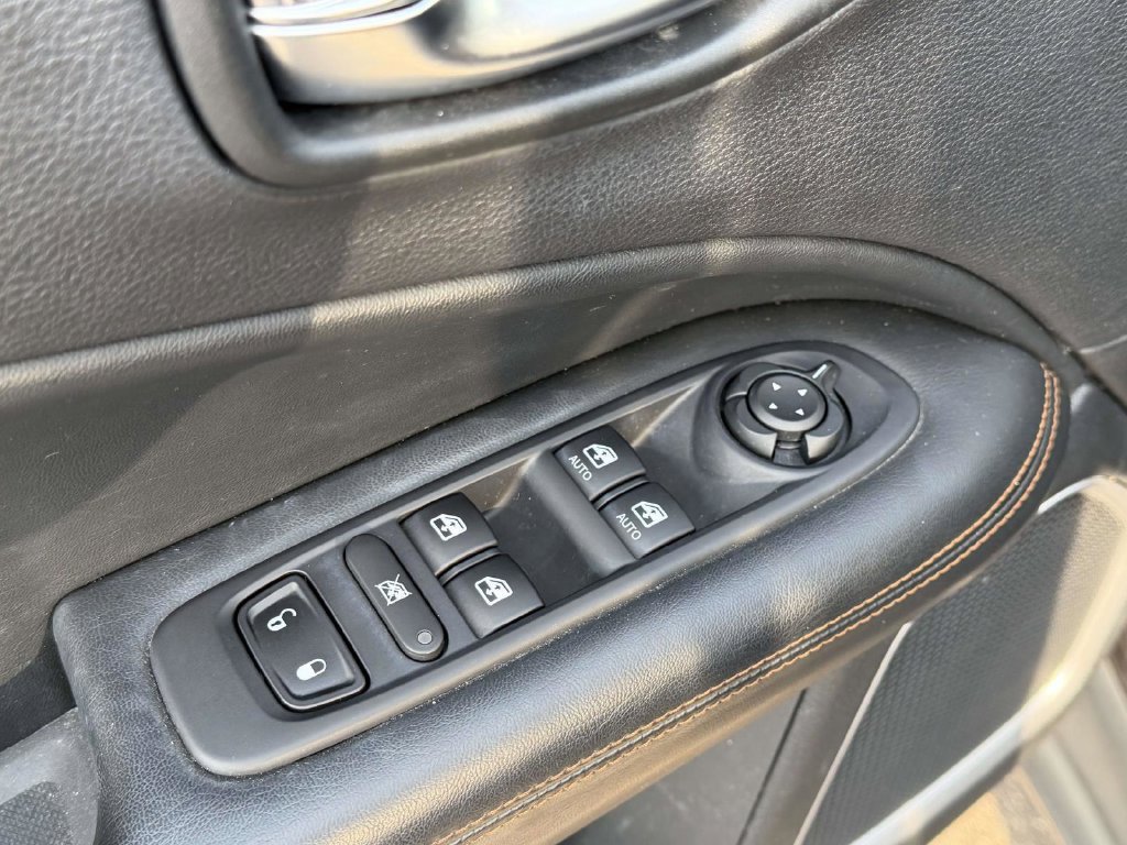 Used 2019 Jeep Compass Limited AWD/4WD image 18