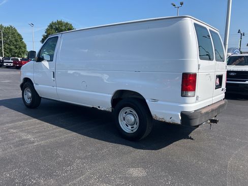 Used 2005 Ford E-150 and Econoline 150 RWD image 4