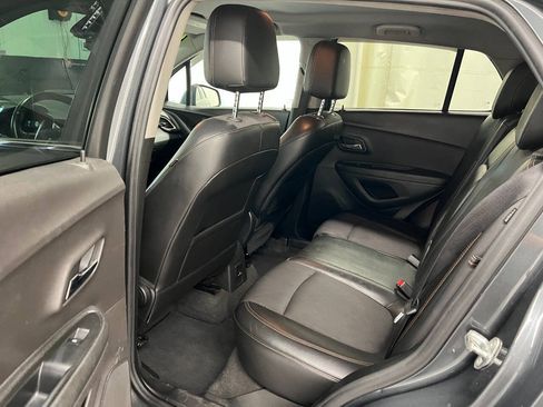 Used 2017 Chevrolet Trax LT w/ LT Convenience Package FWD image 9