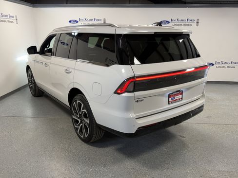 New 2026 Lincoln Navigator Reserve AWD/4WD image 35