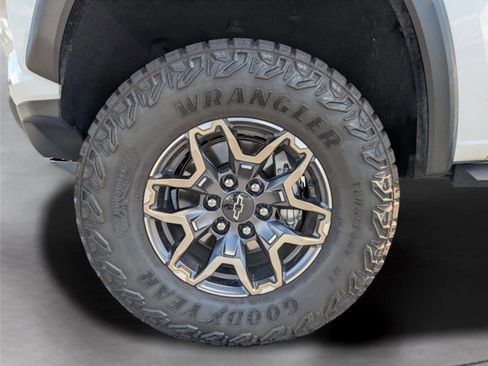 Used 2024 Chevrolet Colorado ZR2 w/ Technology Package image 9