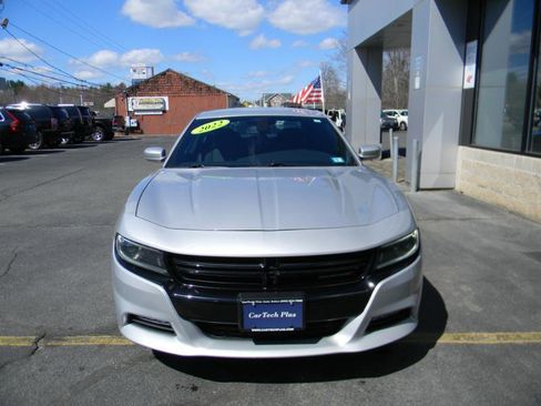 Used 2022 Dodge Charger SXT AWD/4WD image 3