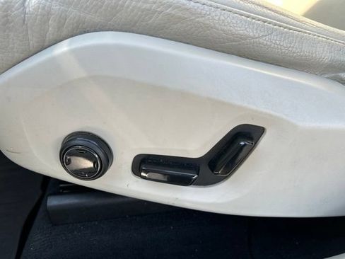 Used 2018 Volvo XC60 T5 Momentum w/ Vision Package AWD/4WD image 23