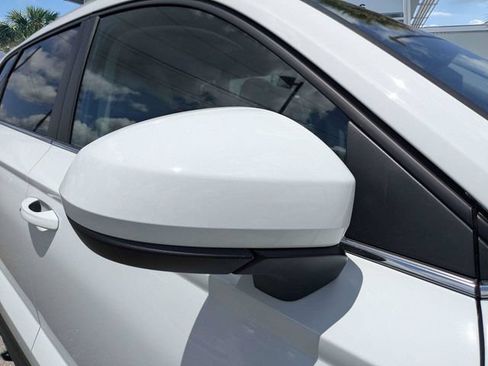 New 2026 Volkswagen Taos SE FWD image 12