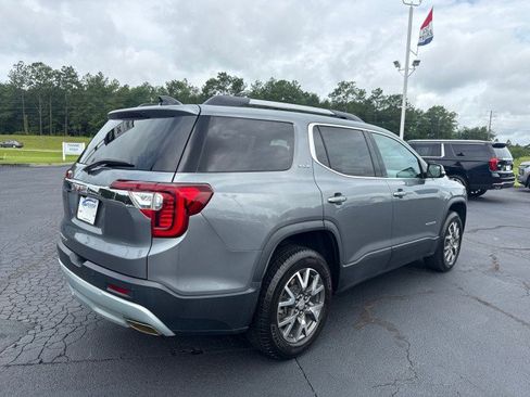 Used 2022 GMC Acadia SLE w/ Driver Convenience Package FWD image 3