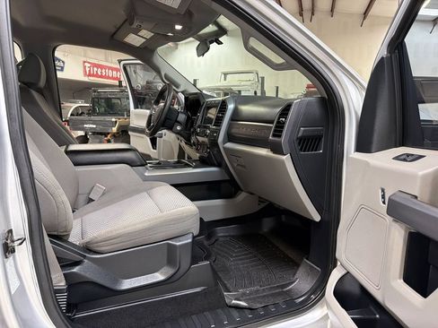 Used 2019 Ford F350 XLT w/ XLT Premium Package AWD/4WD image 34