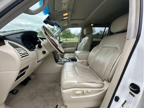 Used 2014 INFINITI QX80 4WD w/ Deluxe Touring Package image 11