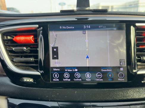 Used 2018 Chrysler Pacifica Touring-L Plus w/ Tire & Wheel Group image 23