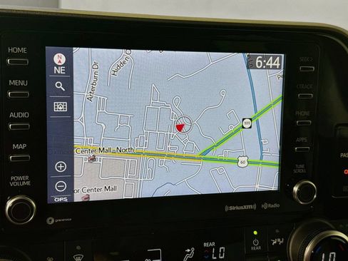 Used 2021 Toyota Highlander XLE FWD image 13