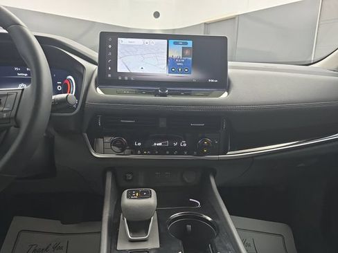 Used 2025 Nissan Rogue SL FWD image 25