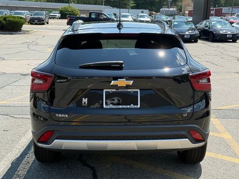 Used 2026 Chevrolet Trax LT w/ Sunroof Package FWD image 5