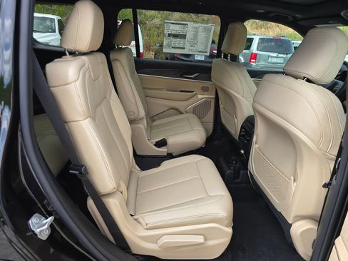 New 2026 Jeep Grand Cherokee L Limited AWD/4WD image 25