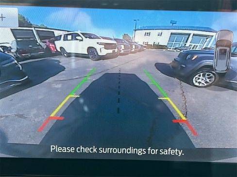 Used 2022 Ford Explorer XLT image 30