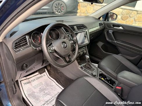 Used 2020 Volkswagen Tiguan SE w/ Panoramic Sunroof Package image 16