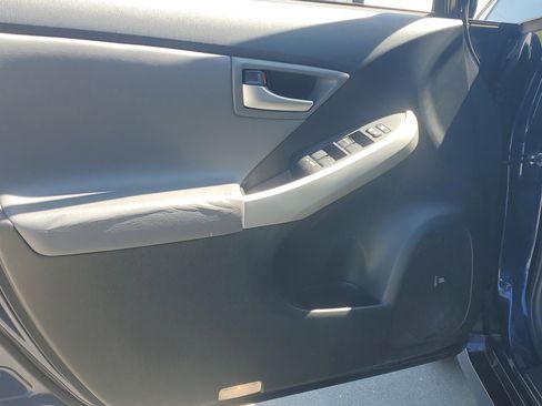 Used 2014 Toyota Prius Four FWD image 19