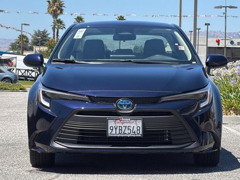 Used 2025 Toyota Corolla LE FWD image 11