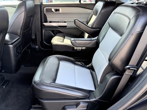 Certified 2022 Ford Explorer XLT w/ Equipment Group 202A image 31