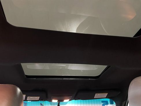 Used 2015 Ford Explorer XLT w/ Equipment Group 202A image 8