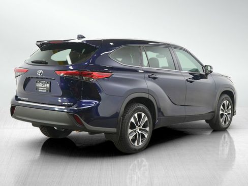 Used 2022 Toyota Highlander XLE image 5