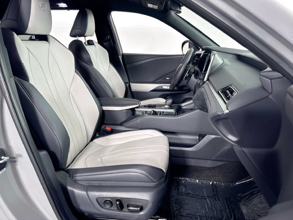 Used 2025 Lexus TX 500h AWD w/ Technology Package image 36