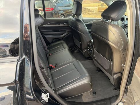 Used 2023 Jeep Grand Cherokee Limited image 10