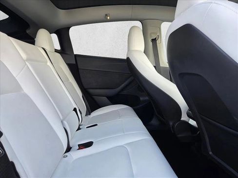 Used 2023 Tesla Model Y Performance image 16