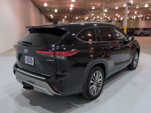 Used 2021 Toyota Highlander Platinum AWD/4WD image 3