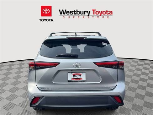 Used 2023 Toyota Highlander LE image 7