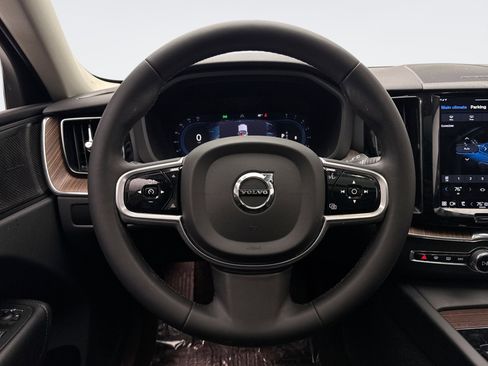 Used 2023 Volvo XC60 B5 Plus w/ Climate Package image 12