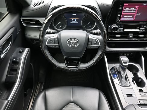 Used 2021 Toyota Highlander XSE FWD image 26