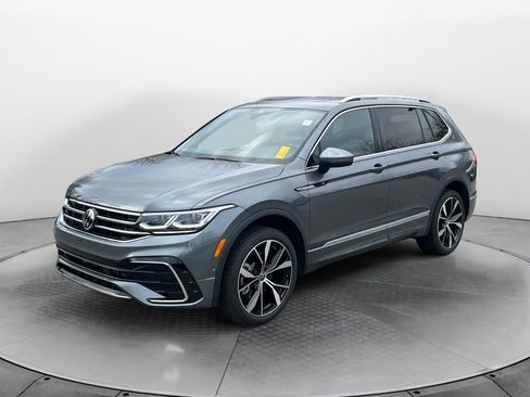 Certified 2024 Volkswagen Tiguan SEL R-Line image 3