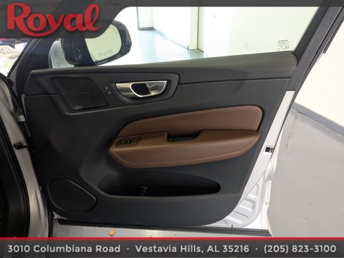 Certified 2024 Volvo XC60 B5 Plus AWD/4WD image 7