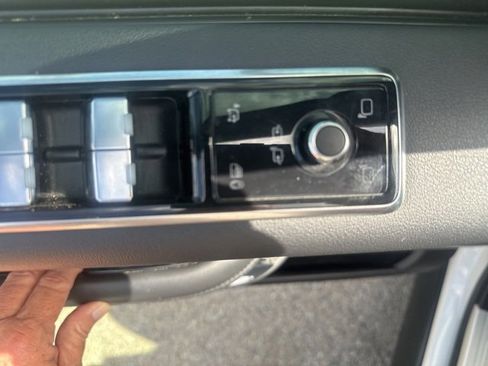 Used 2019 Land Rover Range Rover HSE image 25