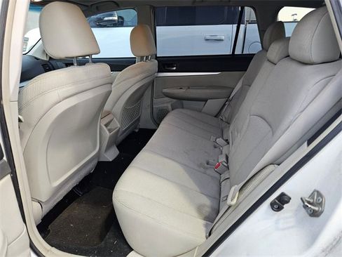 Used 2010 Subaru Outback 2.5i Premium image 10