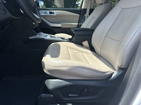 Used 2021 Ford Explorer Limited w/ Equipment Group 301A RWD image 11