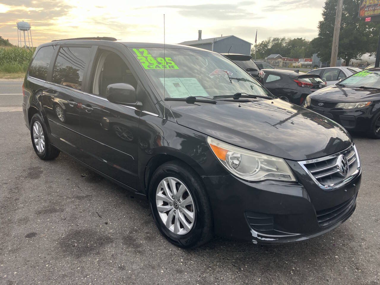 Used 2012 Volkswagen Routan SE FWD image 5