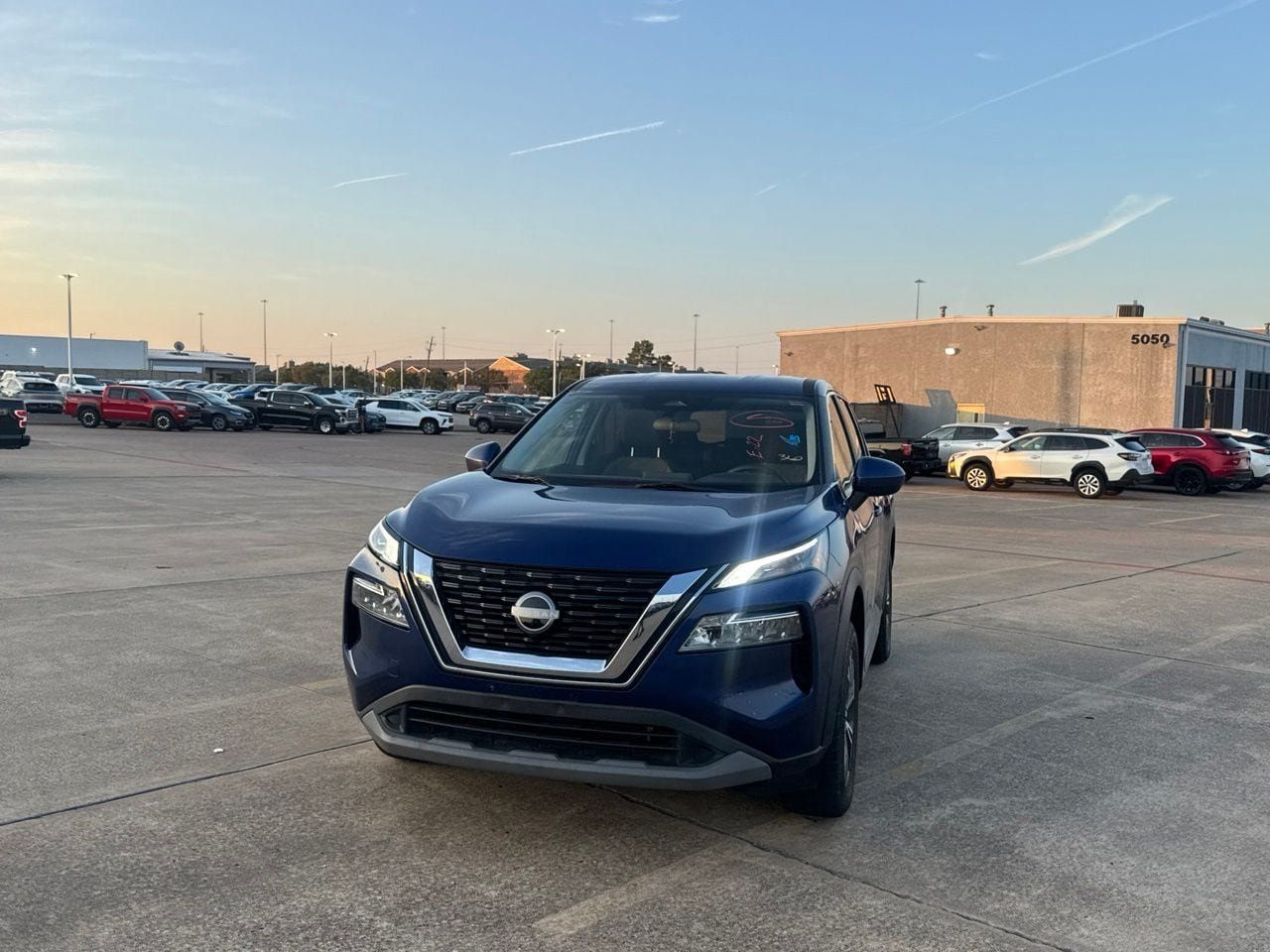 Used 2023 Nissan Rogue SV AWD/4WD image 7