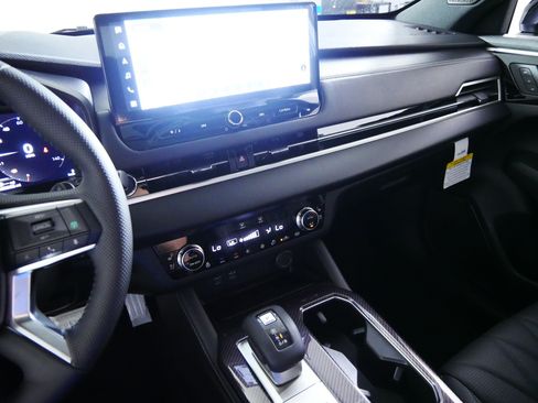 New 2026 Mitsubishi Outlander 4WD Plug-In Hybrid image 5