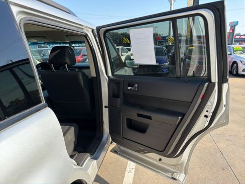 Used 2017 Ford Flex SE FWD image 26