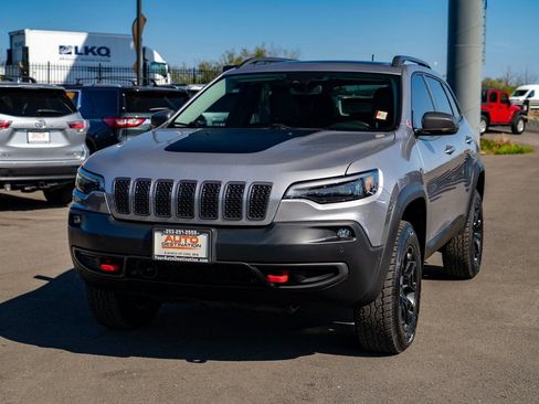 Used 2019 Jeep Cherokee Trailhawk image 4