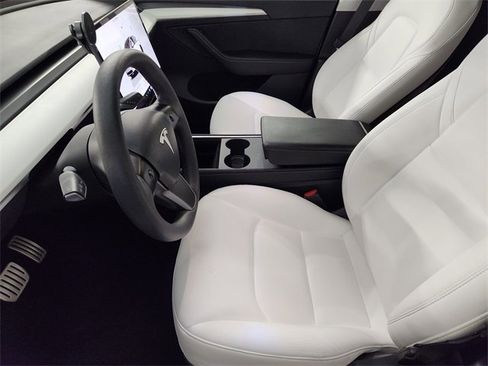 Used 2022 Tesla Model Y Performance image 13