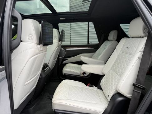 Used 2025 Cadillac Escalade Sport Platinum w/ LPO, ONYX Package AWD/4WD image 28