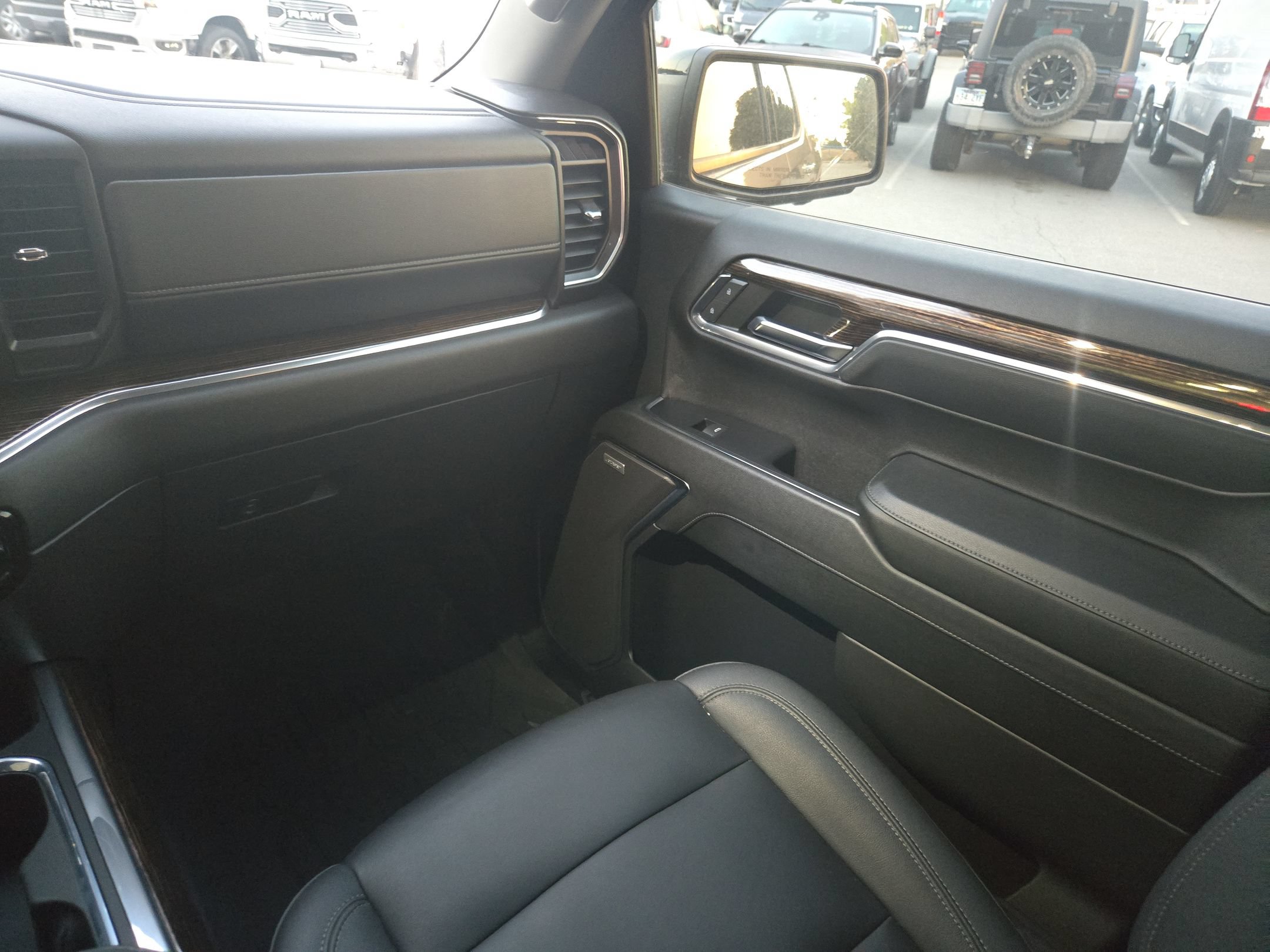 Used 2023 GMC Sierra 1500 Elevation w/ Elevation Premium Package AWD/4WD image 11