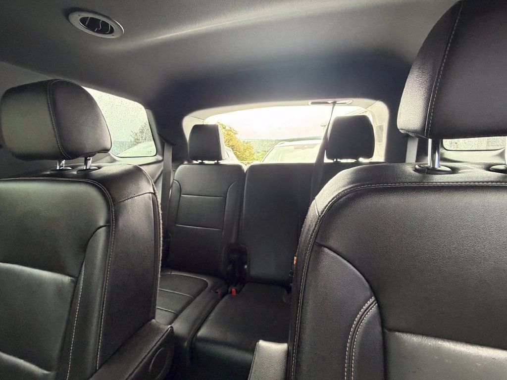 Used 2023 Chevrolet Traverse LT w/ LT Premium Package AWD/4WD image 11