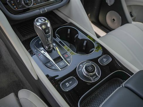 New 2025 Bentley Bentayga Extended Wheelbase image 30