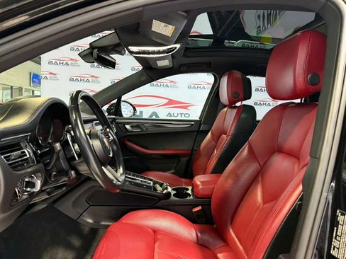 Used 2023 Porsche Macan AWD/4WD image 15