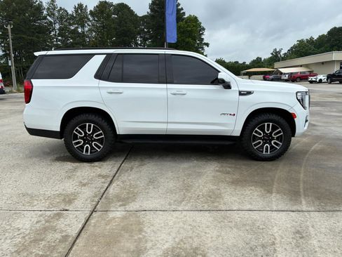 Used 2021 GMC Yukon AT4 w/ Rear Media and Nav Package AWD/4WD image 5