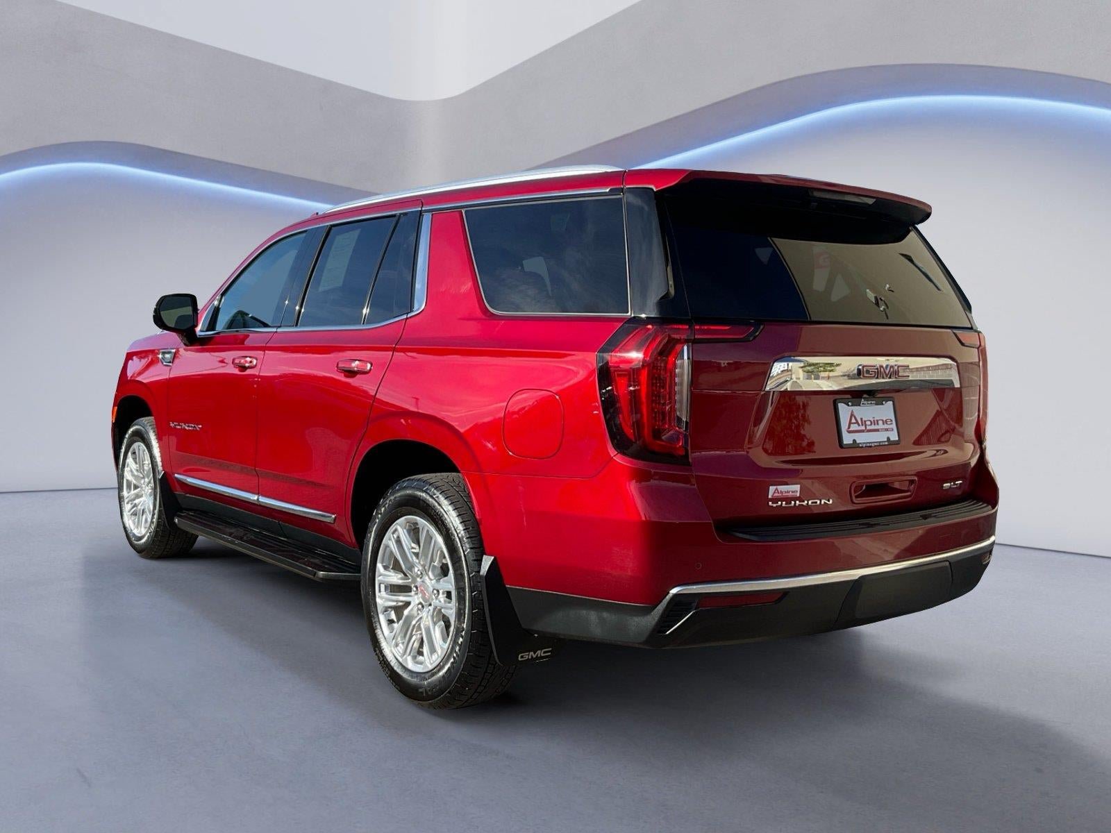 Certified 2024 GMC Yukon SLT w/ SLT Premium Package AWD/4WD image 3