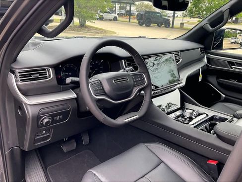 New 2026 Jeep Grand Wagoneer L Limited AWD/4WD image 8